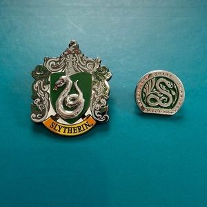 Slytherin Crest & Style Guide Pin